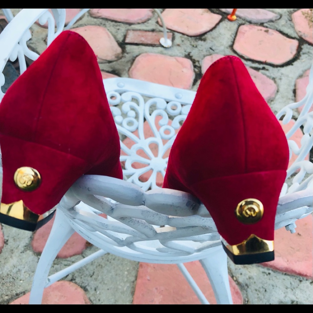 St. John Red Suede Pumps, 9.5 S (Narrow) - Picture 4 of 10